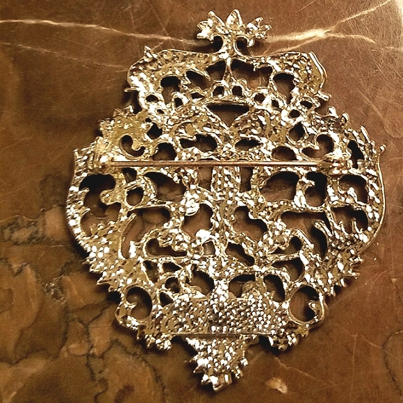 Sparkling Koi and Fleur-de-Lis Brooch - Picture 2 of 2